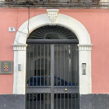 Alojamento de Acomodação e Pequeno-almoço Storico17 Catânia