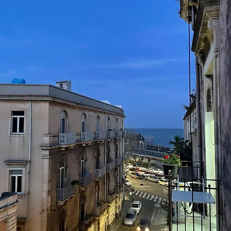 Alojamento de Acomodação e Pequeno-almoço Storico17 Catânia